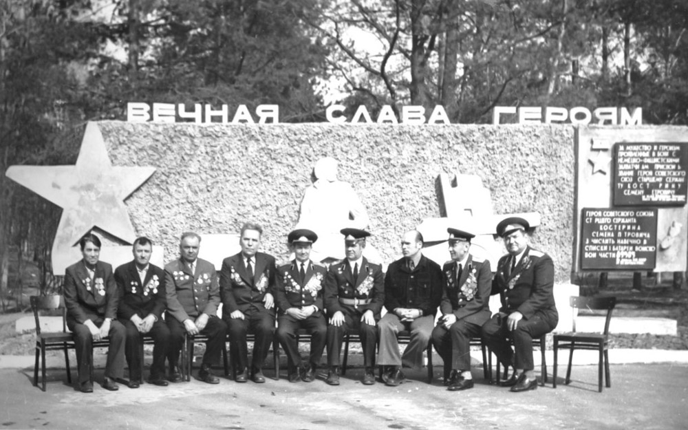 Встреча ветеранов бригады через 30 лет (апрель 1978 г.) В центре И. В. Гагарин (из архива Навлинского музея партизанской славы)