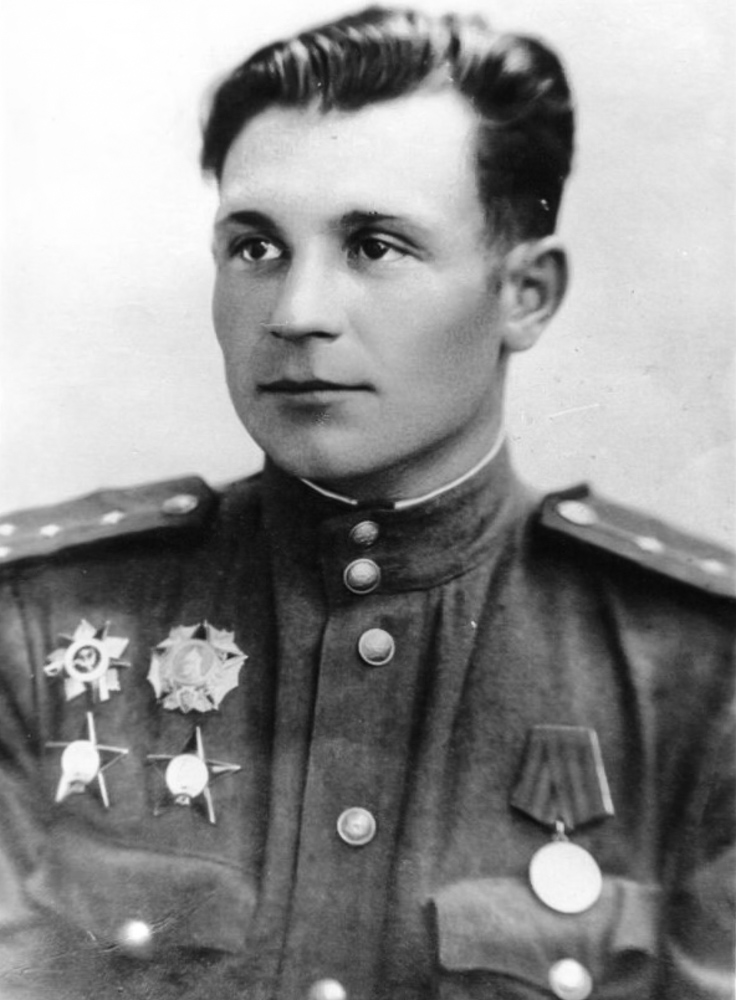 Командир батареи 1313 ИПТАП к-н Иван Васильевич Гагарин. Фото апрель 1945 г. (из архива Навлинского музея партизанской славы)