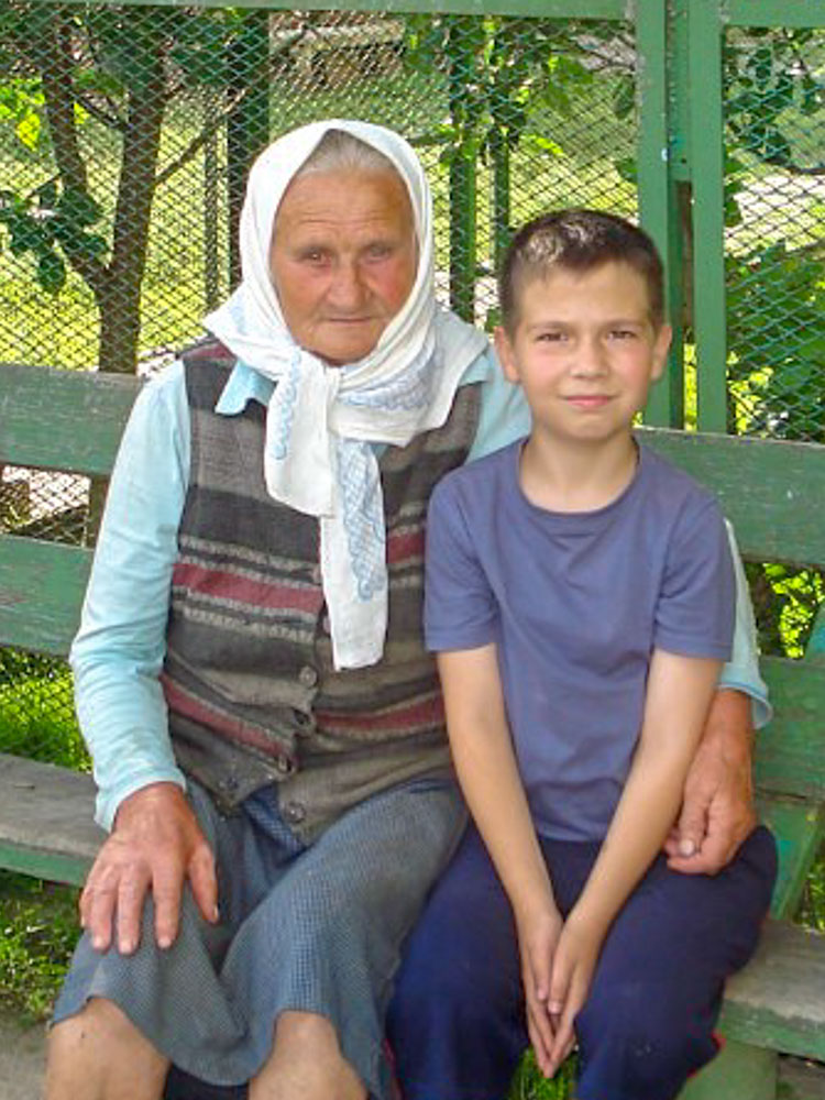 Мама Анна Фёдоровна и внук Ваня