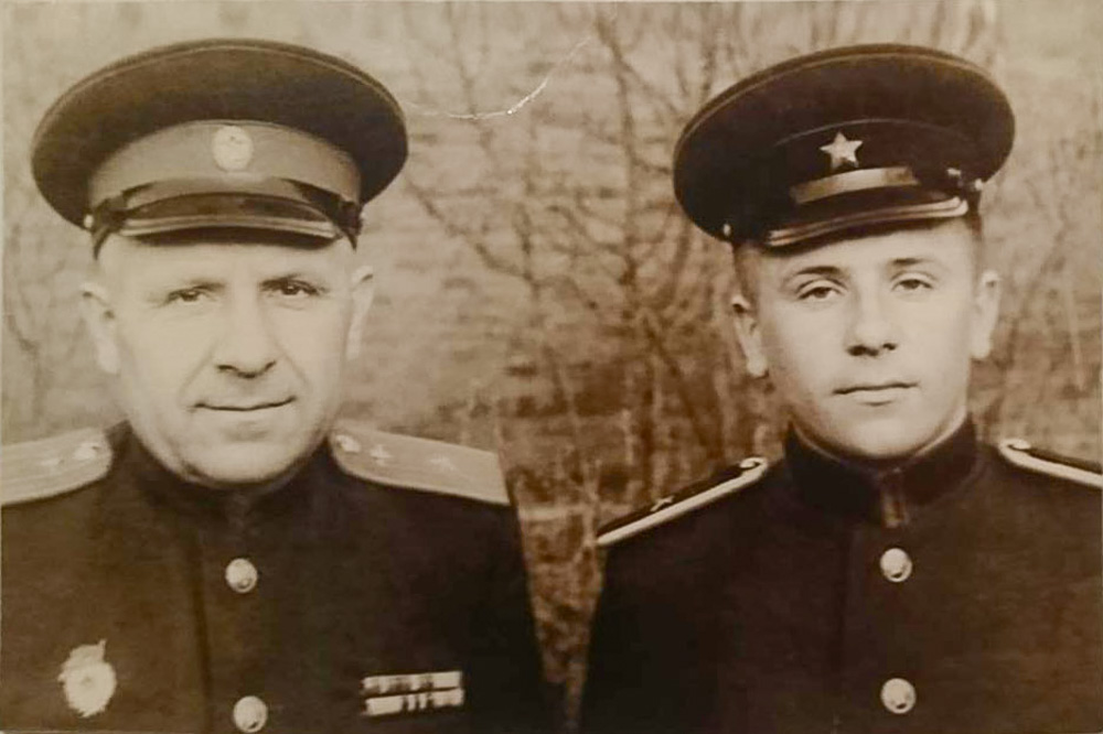Два Константина Давидовских – отец в звании майора и сын, курсант Ростовского артиллерийского училища
