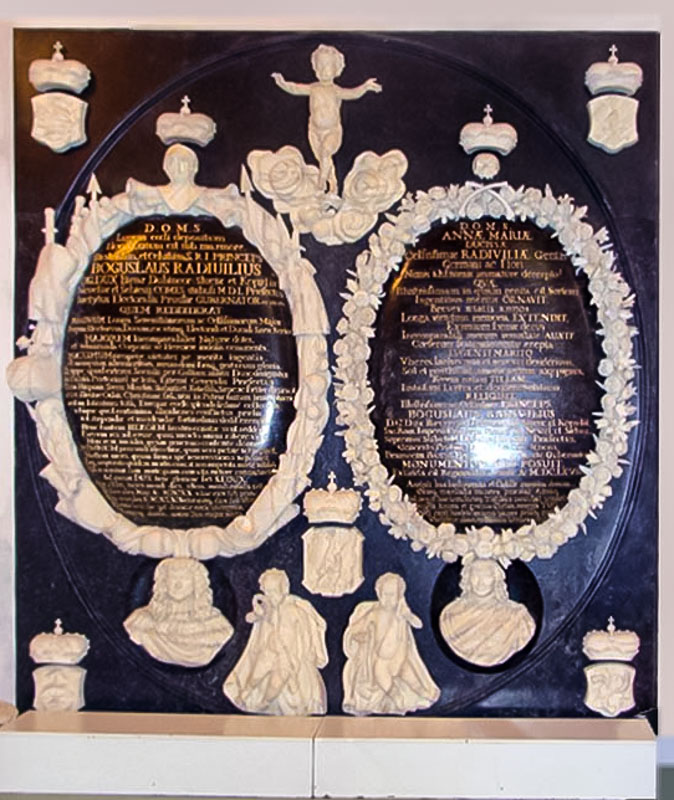 Восстановленная эпитафия на могиле князя Богуслава Радзивилла и его жены Анны Марии. г. Калининград