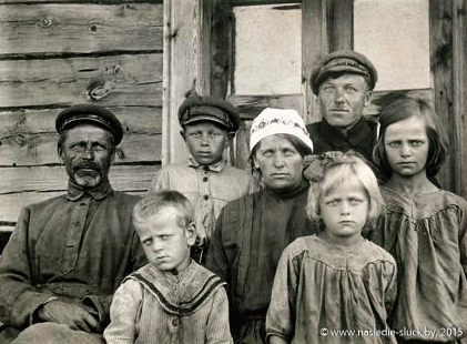 Жители окрестности местечка Вызна Слуцкого уезда. Фото А. Сержпутовского, 1925 г.