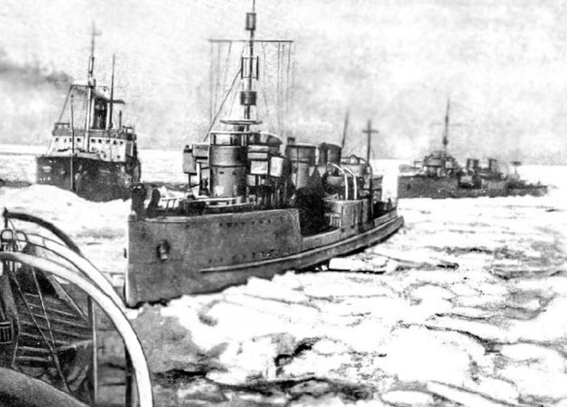 Переход эсминцев «Войков» и «Сталин» по Северному Морскому пути 