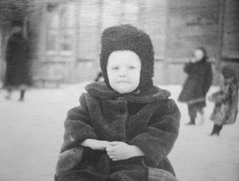 1954 г., 11 в/гор возле барака; фото из архива Людмилы Новик