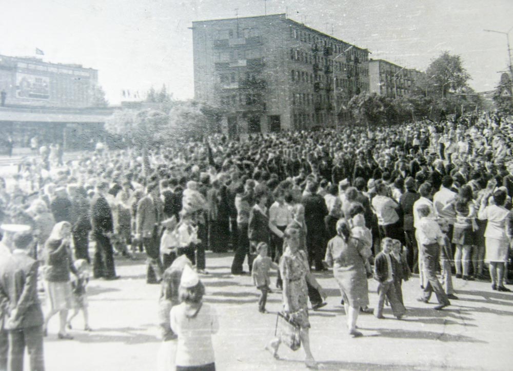На митинге в районе кинотеатра «Центральный»; фото из архива Людмилы Новик
