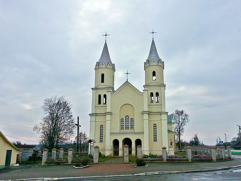 Костел Святого Юрия и Божьей Матери в деревне Першаи Воложинского района