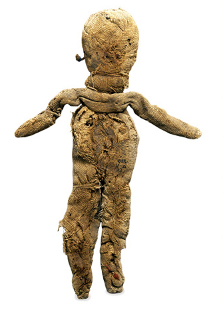 Древнеримская тряпичная кукла, сделана в Египте, III в. до н.э. Сейчас находится в Британском музее Лондона
