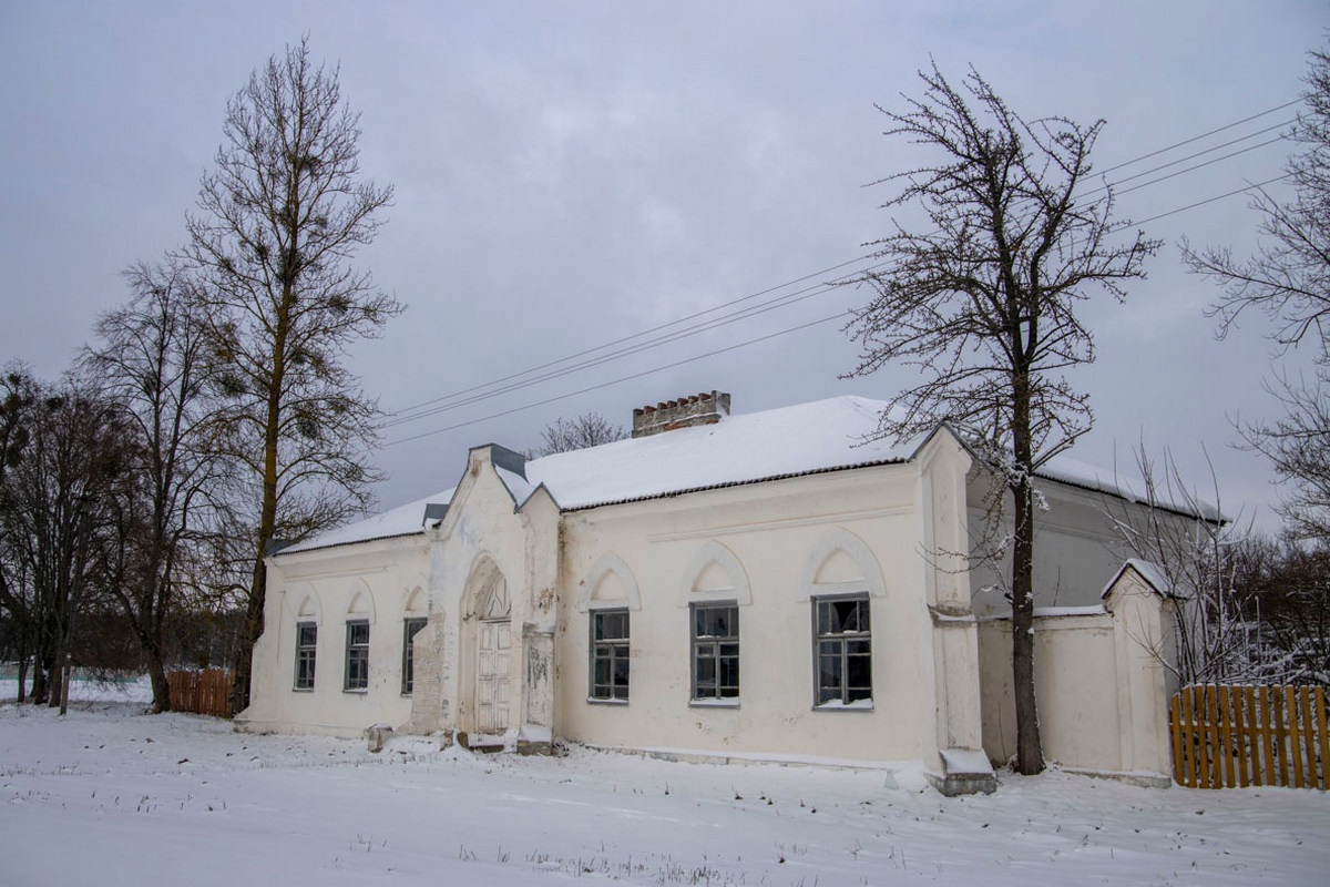 Белый дом на трассе «Бобруйск – Слуцк»