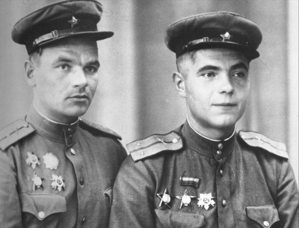 И.С. Павлов (слева) и В. Иванов (из архива Навлинского музея партизанской славы)