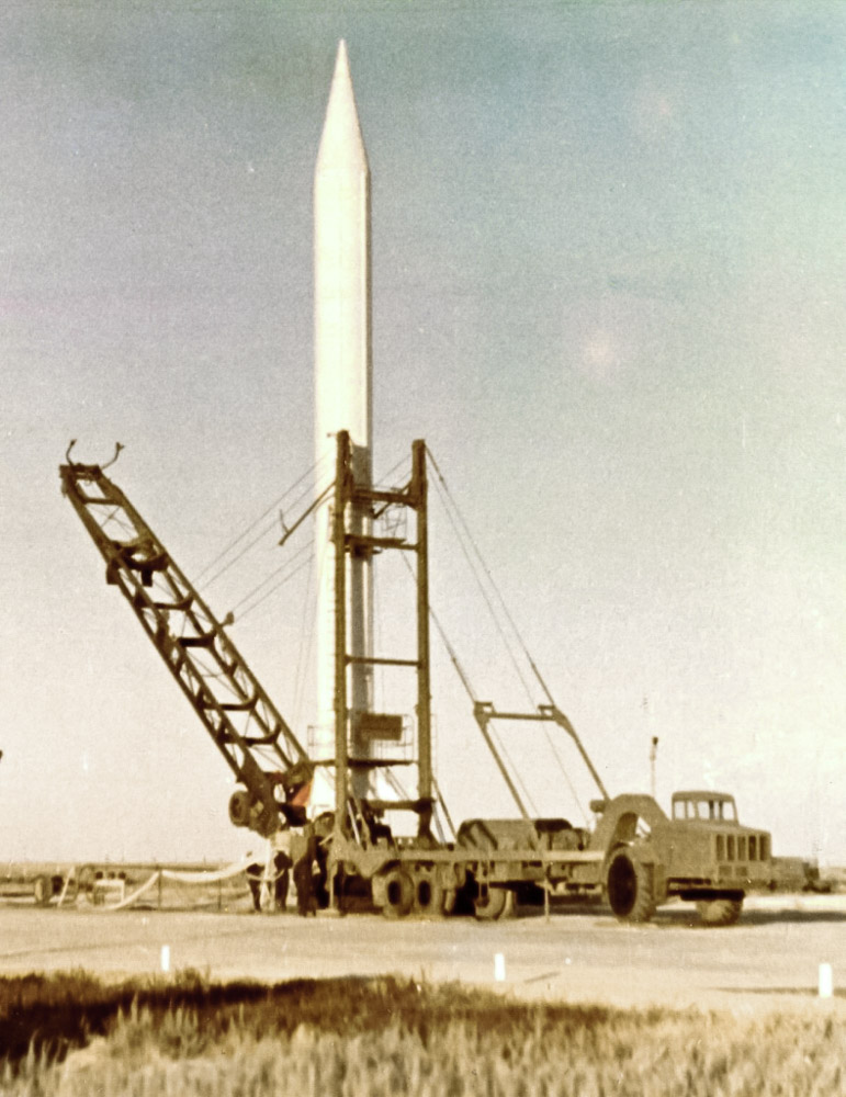 Ракета Р-12 на пусковом столе.