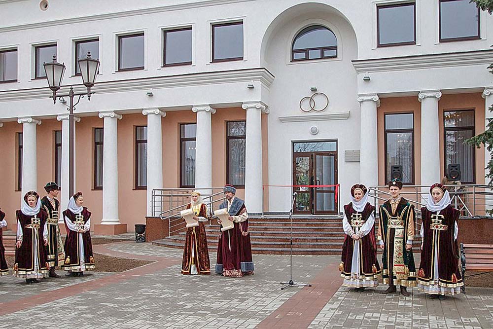 С 1 июня 2017 года отдел ЗАГС находится в отдельном здании (ул. Ленина, д. 142), торжественное открытие которого состоялось 28 апреля.