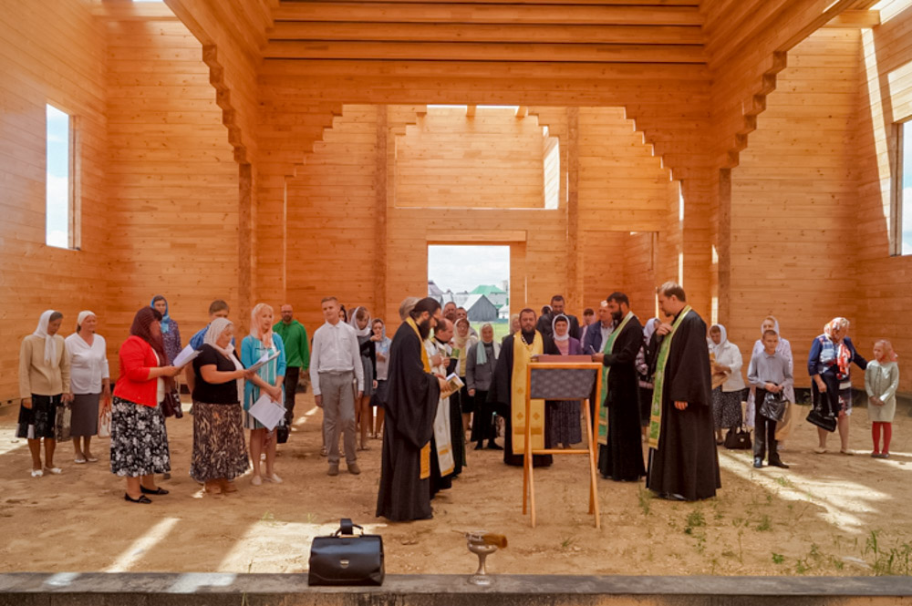 Первый молебен в строящемся храме преподобного Паисия Святогорца состоялся на праздник Преображения Господня 19 августа 1918 года