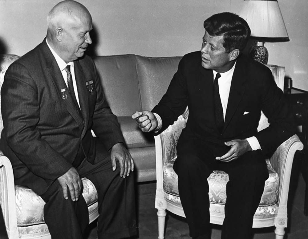 Встреча Джона Ф. Кеннеди с Никитой Сергеевичем Хрущёвым в Вене. 1961 г. wikimedia.org
