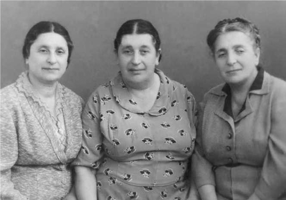 Сестры Лея (Роза), Полина и Гита Гольдберг. Фото, 1959 г.