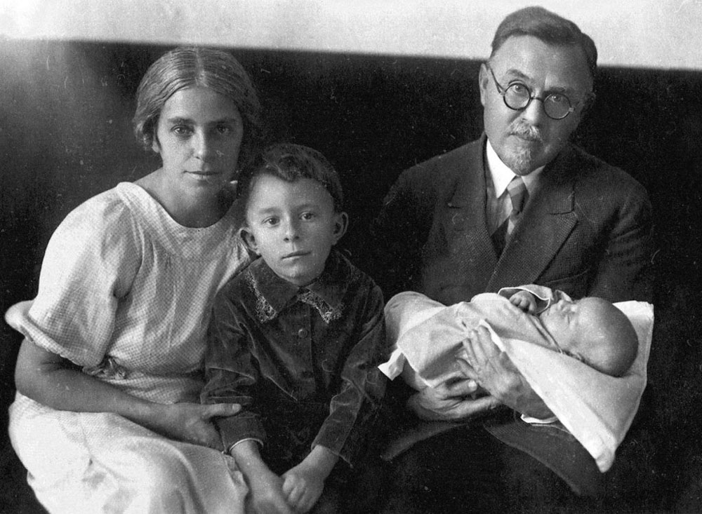 Семья Очаповских, 1935. www.livekuban.ru