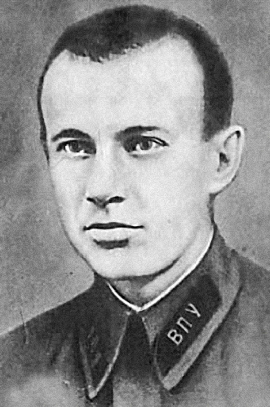 Д.Т.Гуляев окончил Московское военно-политическое училище