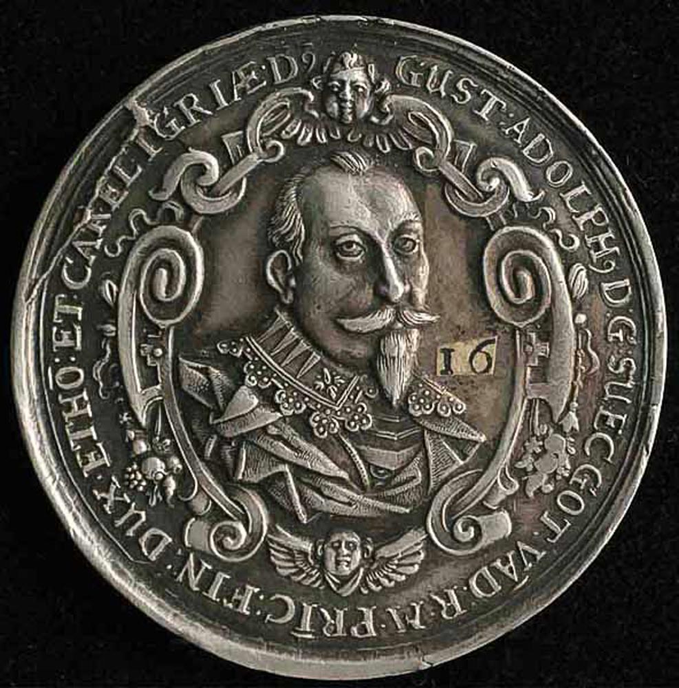 Впервые наградные медали были учреждены шведским королём Густавом II Адольфом