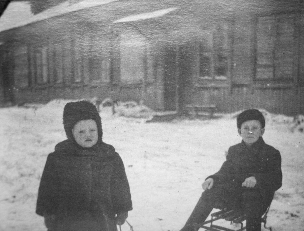 1954 г., барак для проживания семей военнослужащих в 11-м военном городке; фото из архива Людмилы Новик
