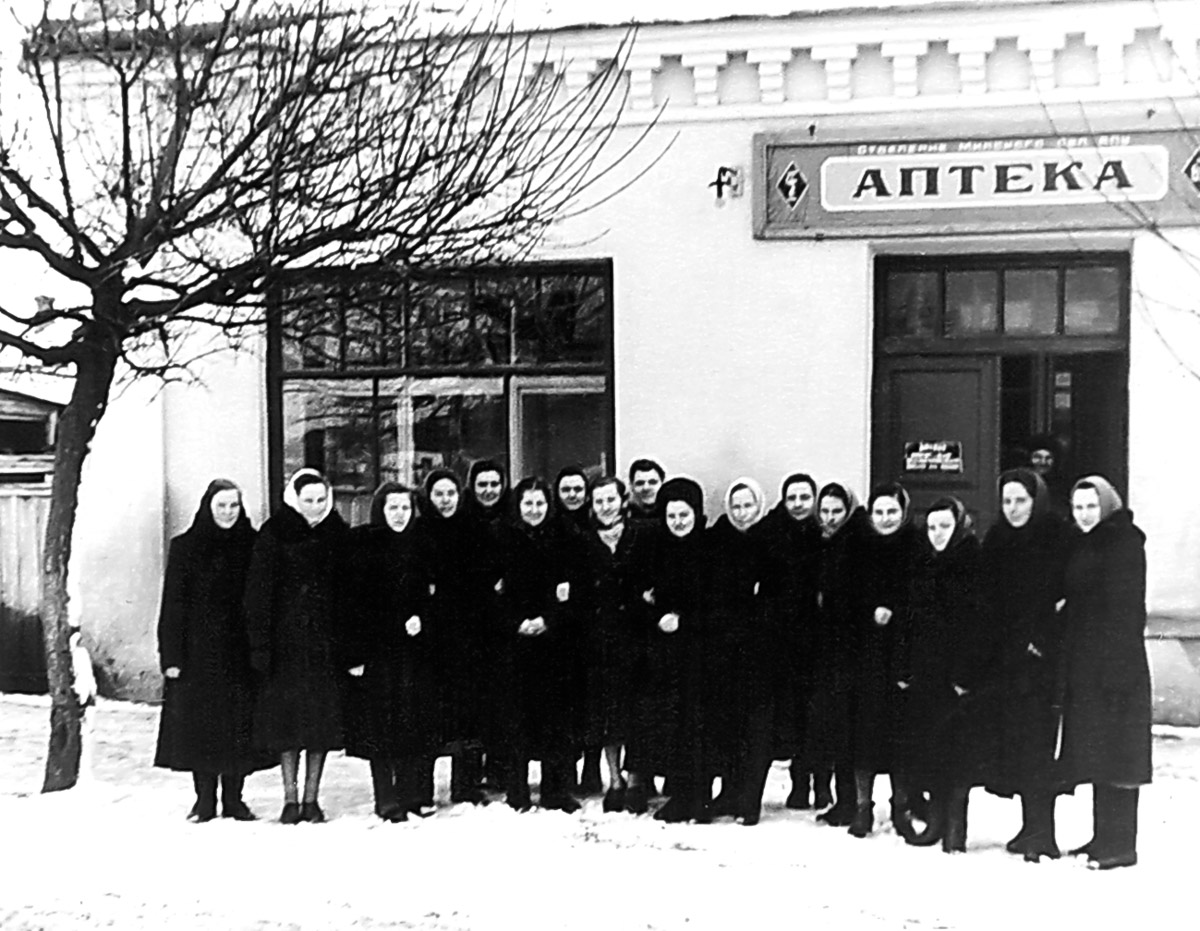 Калектыў работнікаў цэнтральнай аптэкі. 1950-я гг.