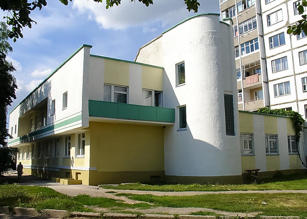 Цэнтральная аптэка № 80 з боку вуліцы Садовай. 2010 г.