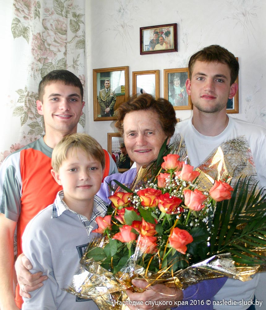 Бабушка и внуки