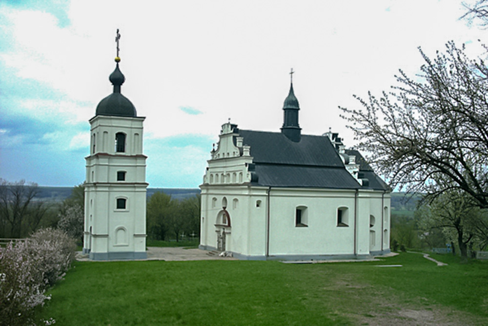 Похороны предводителя казаков проходили в селе Суботово. Могила Богдана Михайловича расположена рядом с сыном Тимофеем в Ильинской церкви