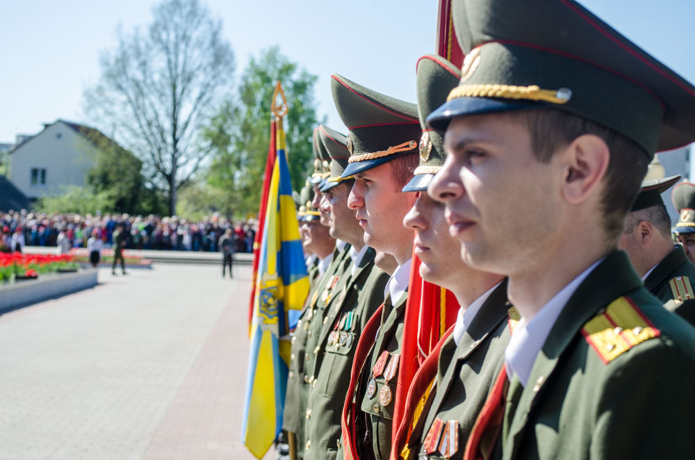 Знаменные группы Слуцкого гарнизона на митинге. Фото В.Хворов